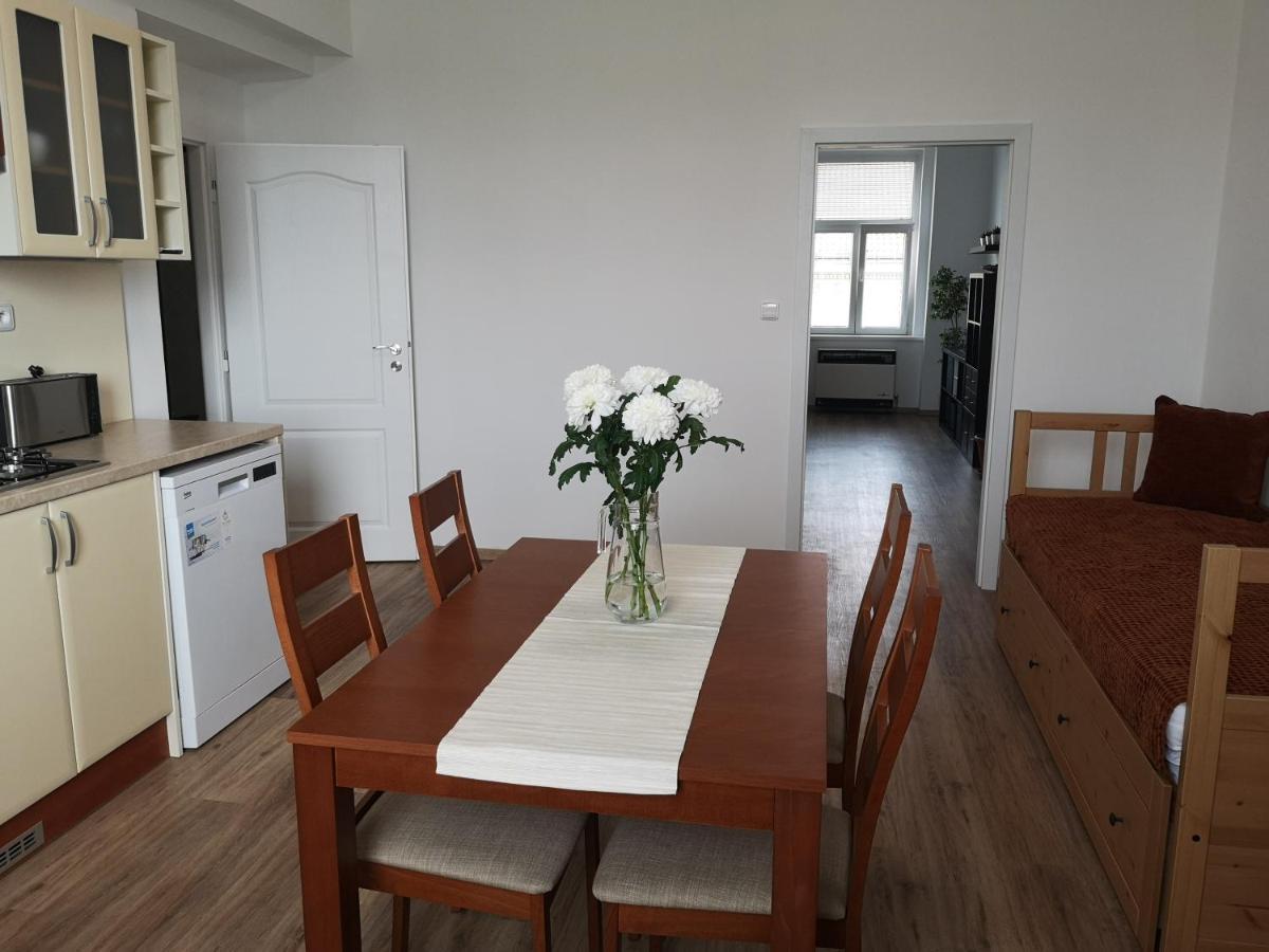 Fine Apartment In Centrum Of Slany With Aircondition Extérieur photo